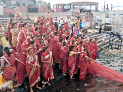 Women celebrate Hindu festival at banks of River Godavari