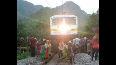 Odisha: Samaleshwari Express derails, passengers safe