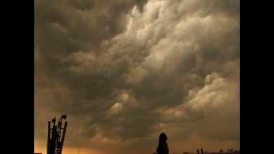 Another double squall hits Kolkata, speed touches 92kmph, mercury dips by 7 degree Celsius
