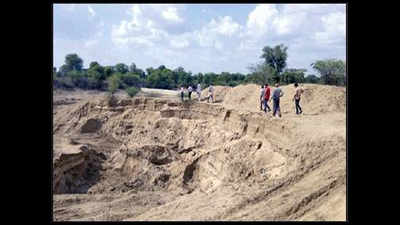 10 arrested, trucks seized for illegal sand mining