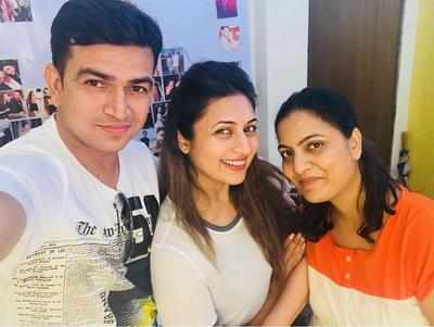 Divyanka Tripathi catches up with her BFFs from Bhopal after a long time