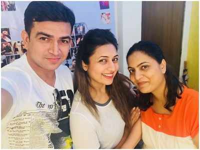 Divyanka Tripathi catches up with her BFFs from Bhopal after a long time