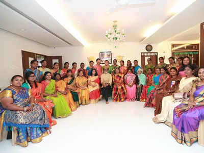 Rajinikanth meets the women wing of Rajini Makkal Mandram