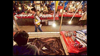 Smelly shame called illegal fish markets | Chandigarh News - Times of India