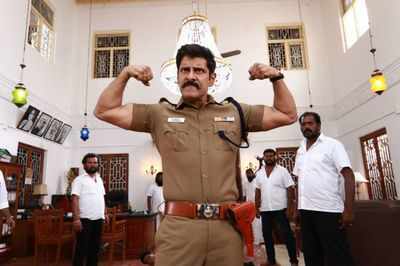 Chiyaan Vikram releases funny video from Saamy Square sets | Tamil Movie  News - Times of India