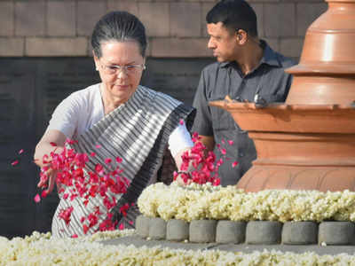 Rajiv Gandhi death anniversary: Sonia, Rahul pay tributes to former PM