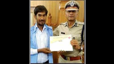 Auto driver felicitated by Jaipur police after 9 months
