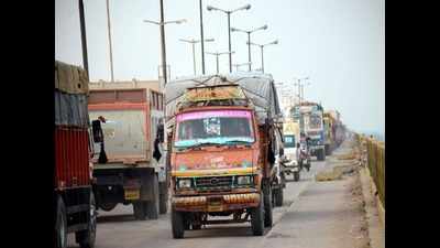 Big vehicles banned on Mahatma Gandhi Setu