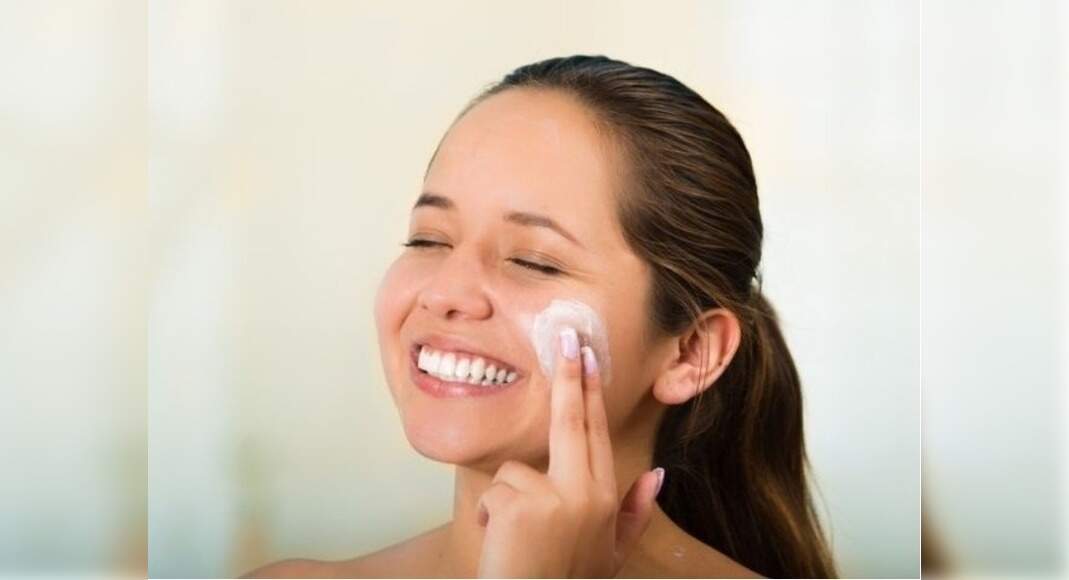 Here's proving that calamine lotion is THE miracle lotion for your skin