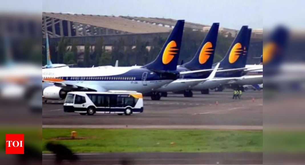 Jet Airways Share Price Jet Airways Share Plunges 7 After Rs 1040 Crore Q4 Loss Times Of India