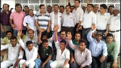 Youth points pistol at Farrukhabad district hospital doctor, medicos go on strike