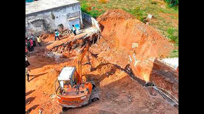 Wall collapses in Amberpet, 2 workers crushed to death
