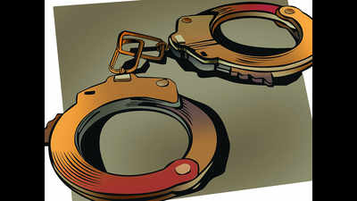 Five held for selling fake accessories of high-end mobile phones
