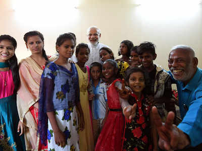 PM Narendra Modi praises Cuttack tea seller for educating slum kids