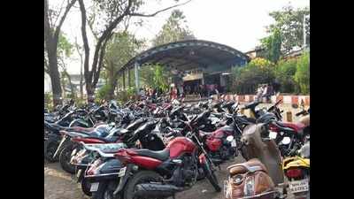 Railway commuters see red over illegal parking at Panvel station