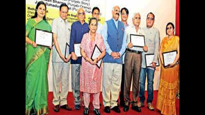 Shankarji Jha, Goverdhan Gabbi win akademi awards