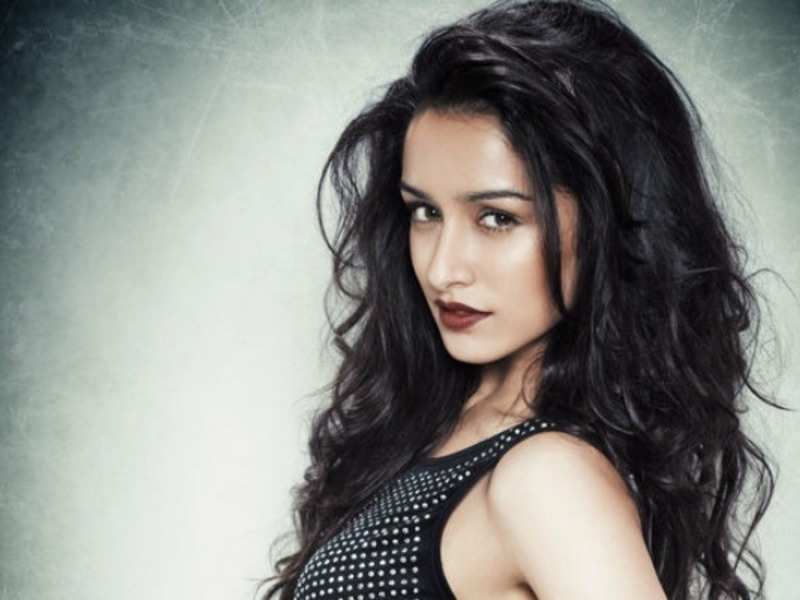 Shraddha Kapoor donates her clothes to charity | Hindi Movie News