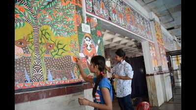 MADHUBANI PAINTING TO WELCOME TOURISTS TO THE CITY