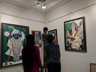 Shashi Dayama showcases her artwork at Bliss Art Gallery
