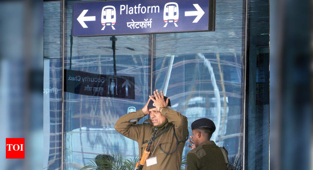 Delhi Metro: CISF personnel thrash Delhi Metro staff, Blue Line ...