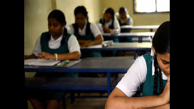 40 % Class 11 govt school students did not receive new textbooks; Made to sit idle on day one