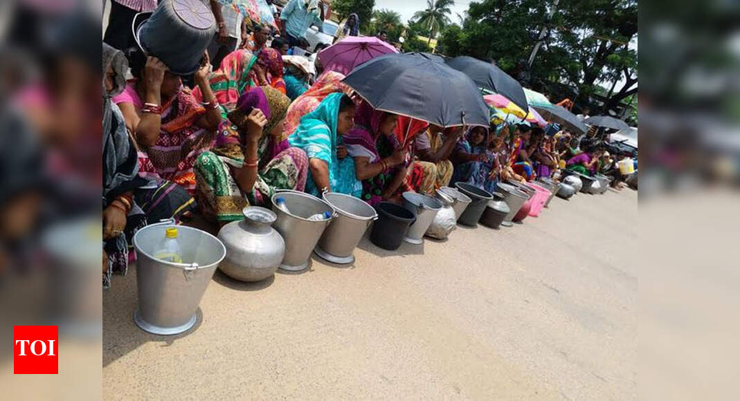 Locals stage demonstration in Bhubaneswar demanding water supply