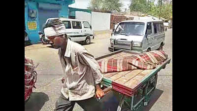 Man pulls handcart for 6 km to carry kin’s dead body in Sagar