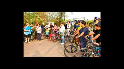 Enthusiasts cycle to drive plastic out of Chandigarh