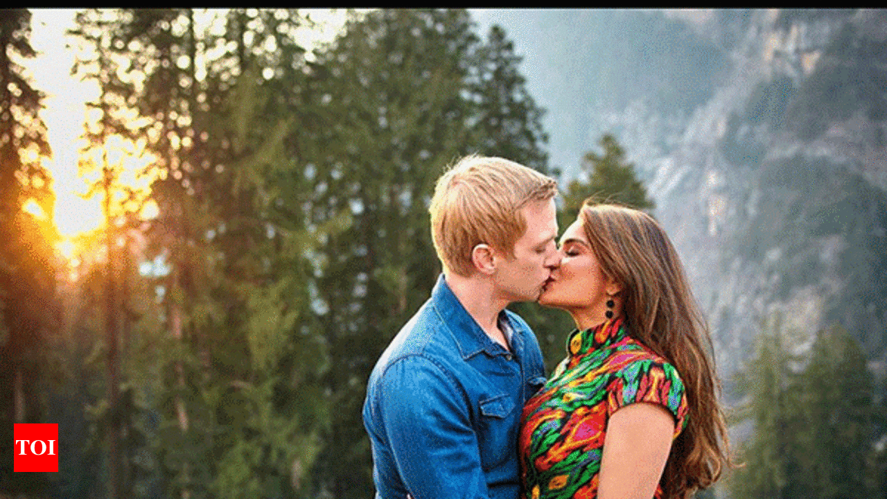 Aashka Goradia: Posting pictures of kissing my husband on social media is  an expression of love - Times of India