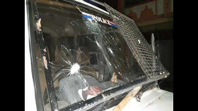Mob attacks cops near Halol, eight arrested