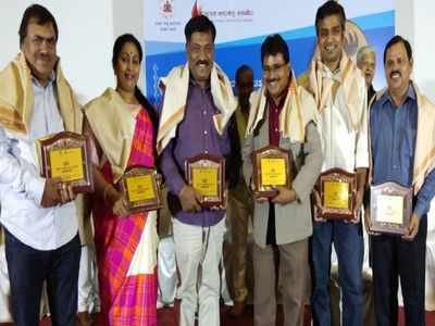 Sandalwood achievers felicitated at Chamundeshwari Studio