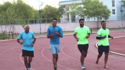 12 hours of barefoot running by Jaipur runners Ganesha and Dharmesh