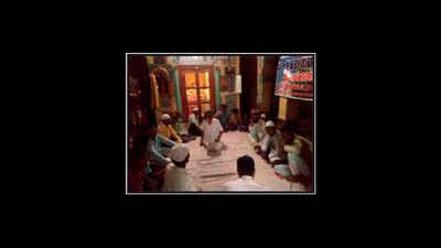 Ayodhya temple hosts iftar for city Muslims
