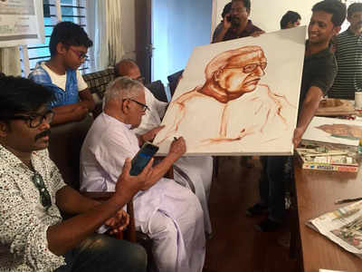 V S Achuthanandan modeled for artists in Kerala