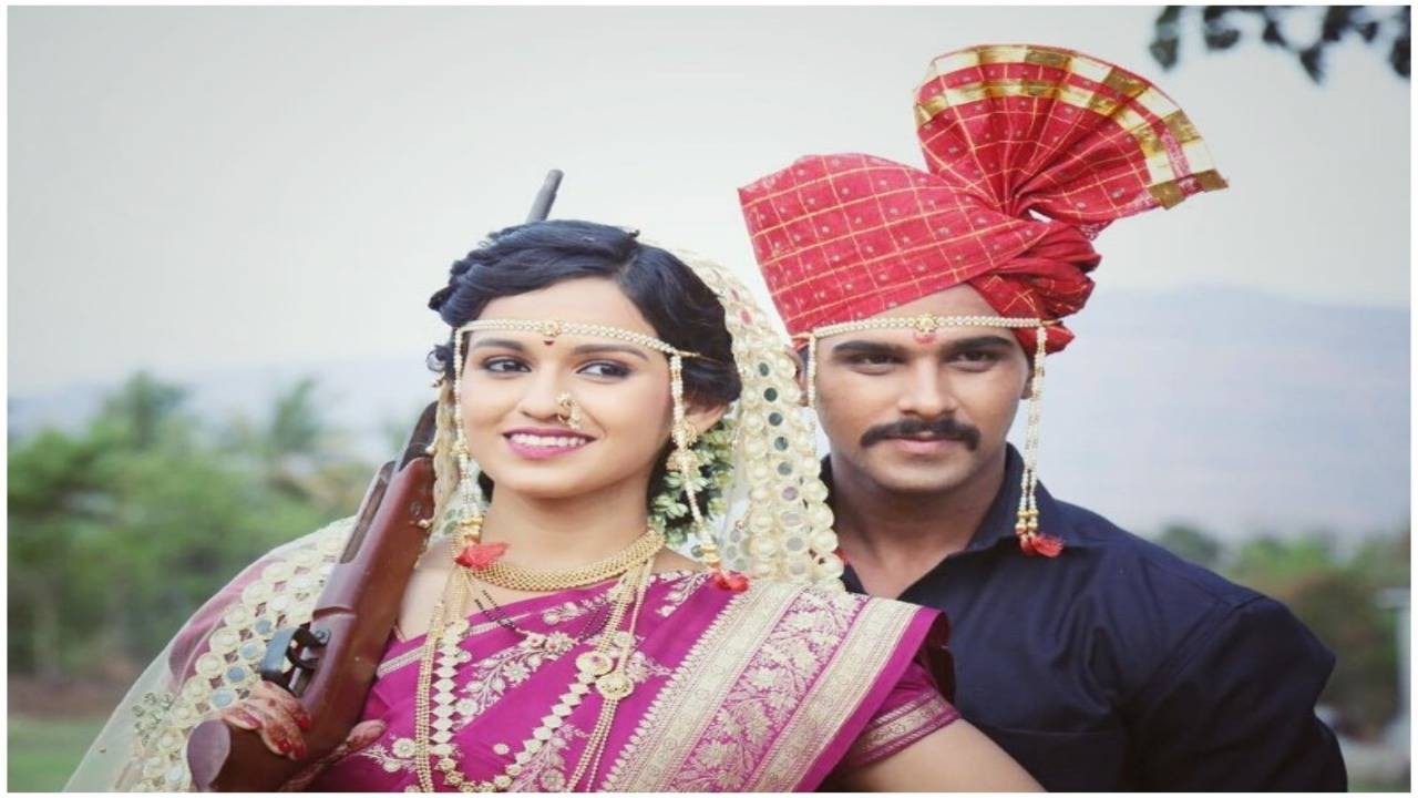 Pin by Simrankhan Jara on Weding Makeup | Indian bride makeup, Indian bride  poses, Indian bridal photos