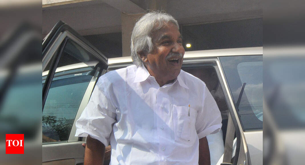 Oommen Chandy: Congress leader Oommen Chandy throws 'save SBI challenge ...