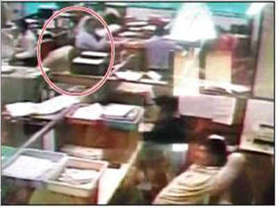 BMC PEON: Peon’s death adds to mystery of file notings | Mumbai News ...
