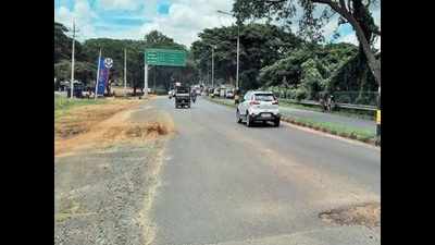 Commuters face ordeal on Hunsur Road