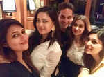 Divyanka Tripathi clicks a selfie with Shweta, Priyanka and Vikaas