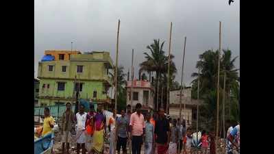 Lightning kills one, injures 6 in Bhayander fishing village