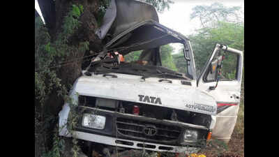 Uttar Pradesh: Speeding pick up truck hits tree, six dead and one ...