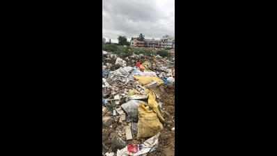 Vijinapura turns dumpyard