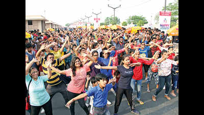 Lucknow streets become happy on Sunday