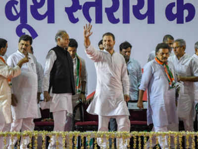 Rahul Gandhi accuses Modi of insulting 'mentor' Advani