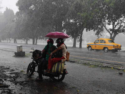 10 killed in lightning strike incidents in West Bengal; heat wave conditions prevail in north India