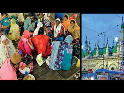 Kolkata's iconic Tipu Sultan mosque welcomes women for iftar