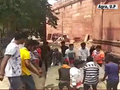 Agra: VHP activists vandalise Taj Mahal’s west gate