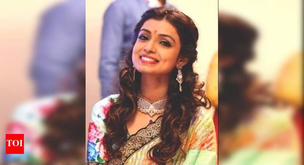 Mayuri Deshmukh says writing intrigues her | Marathi Movie News - Times ...