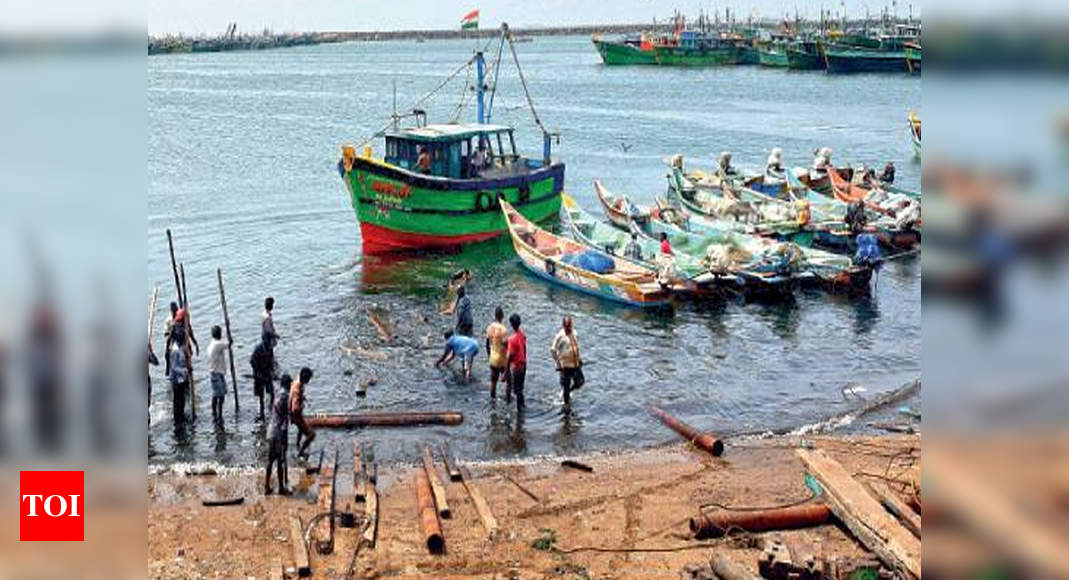 Kasimedu ready to set sail after 61-day break | Chennai News - Times of ...