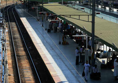 Railways reinforces medical facilities on trains, stations